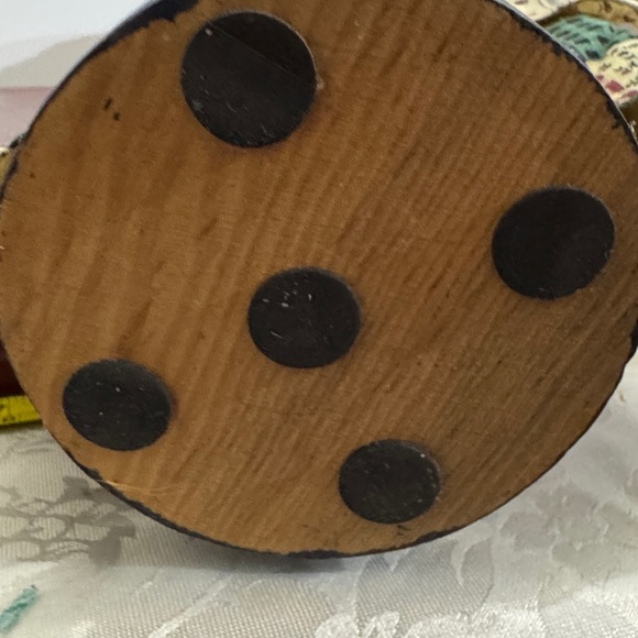 Homespun Creations Angel holding Welcome Friends sign. 16” - Picture 9 of 9